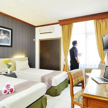 Hotel Cirebon Plaza Exterior photo