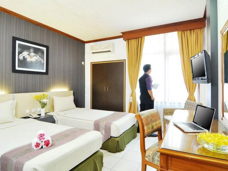 Hotel Cirebon Plaza Exterior photo